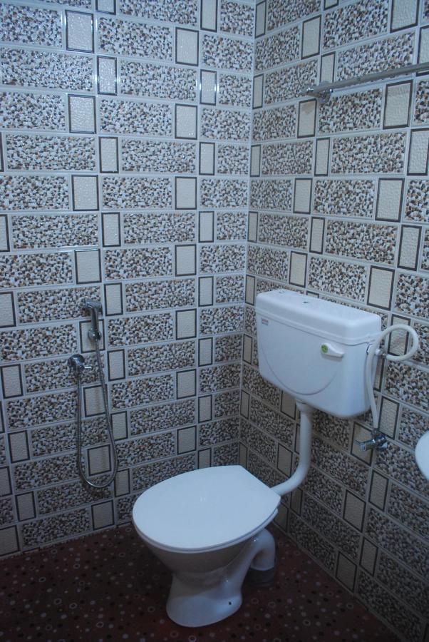 Hotel Jebasakthy Канякумари Екстериор снимка