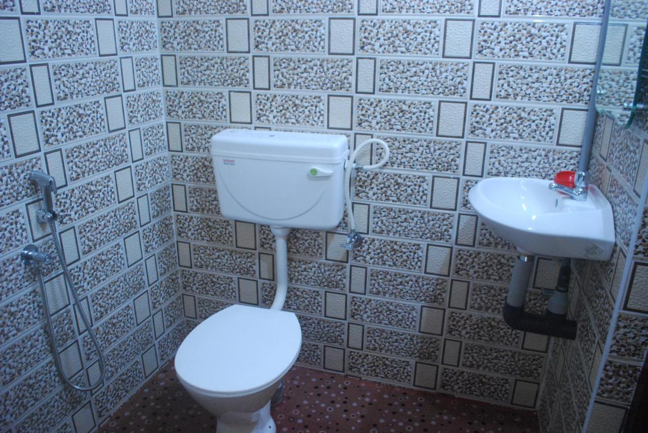 Hotel Jebasakthy Канякумари Екстериор снимка