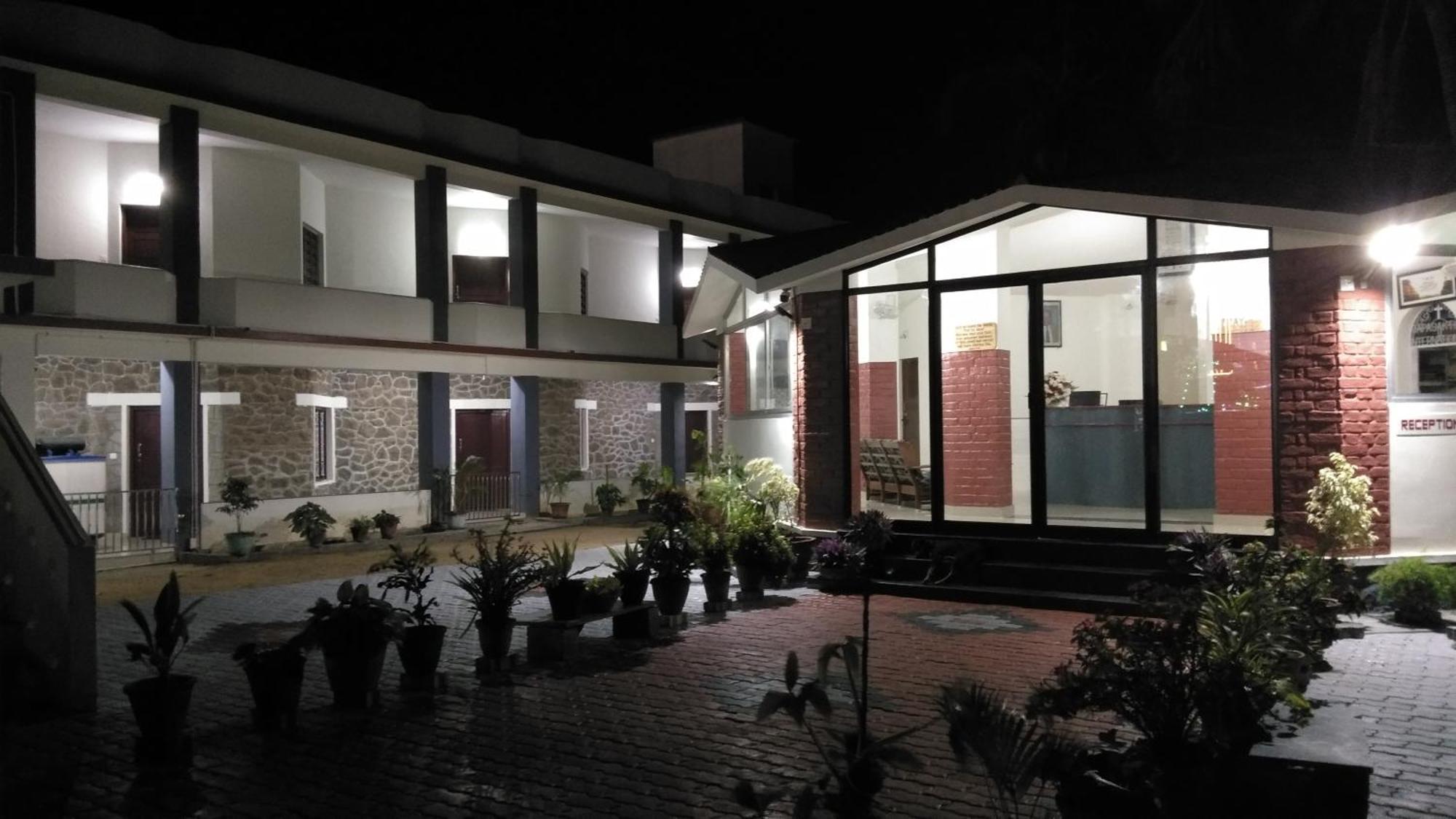 Hotel Jebasakthy Канякумари Екстериор снимка