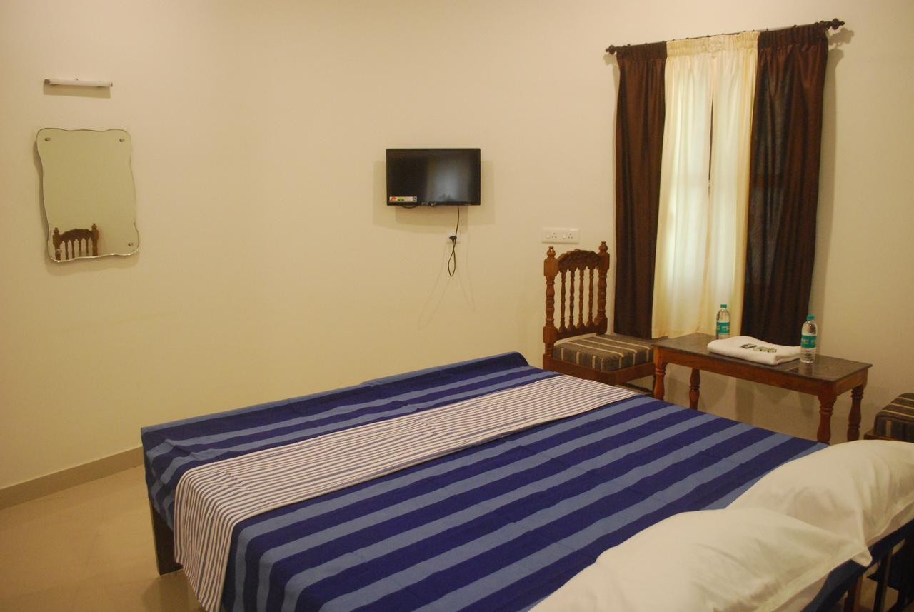 Hotel Jebasakthy Канякумари Екстериор снимка