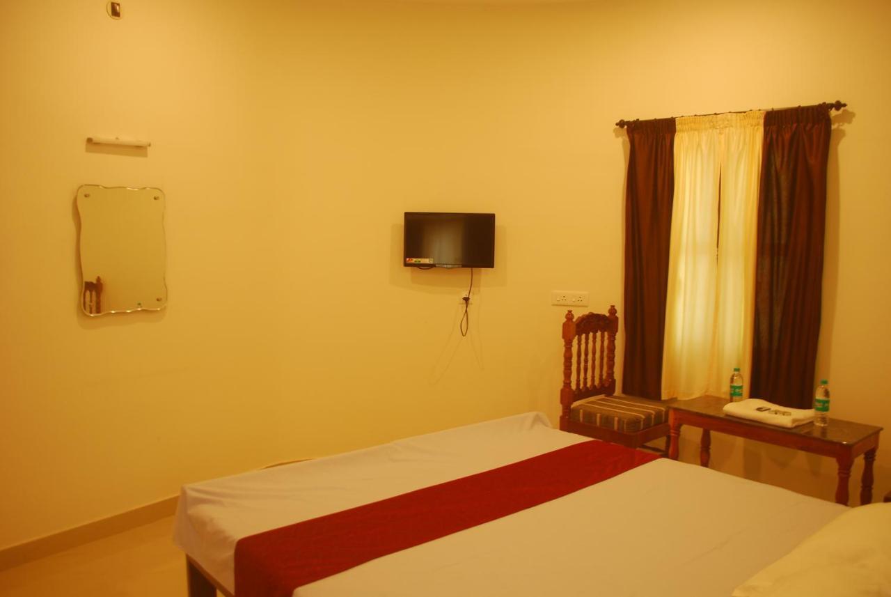 Hotel Jebasakthy Канякумари Екстериор снимка