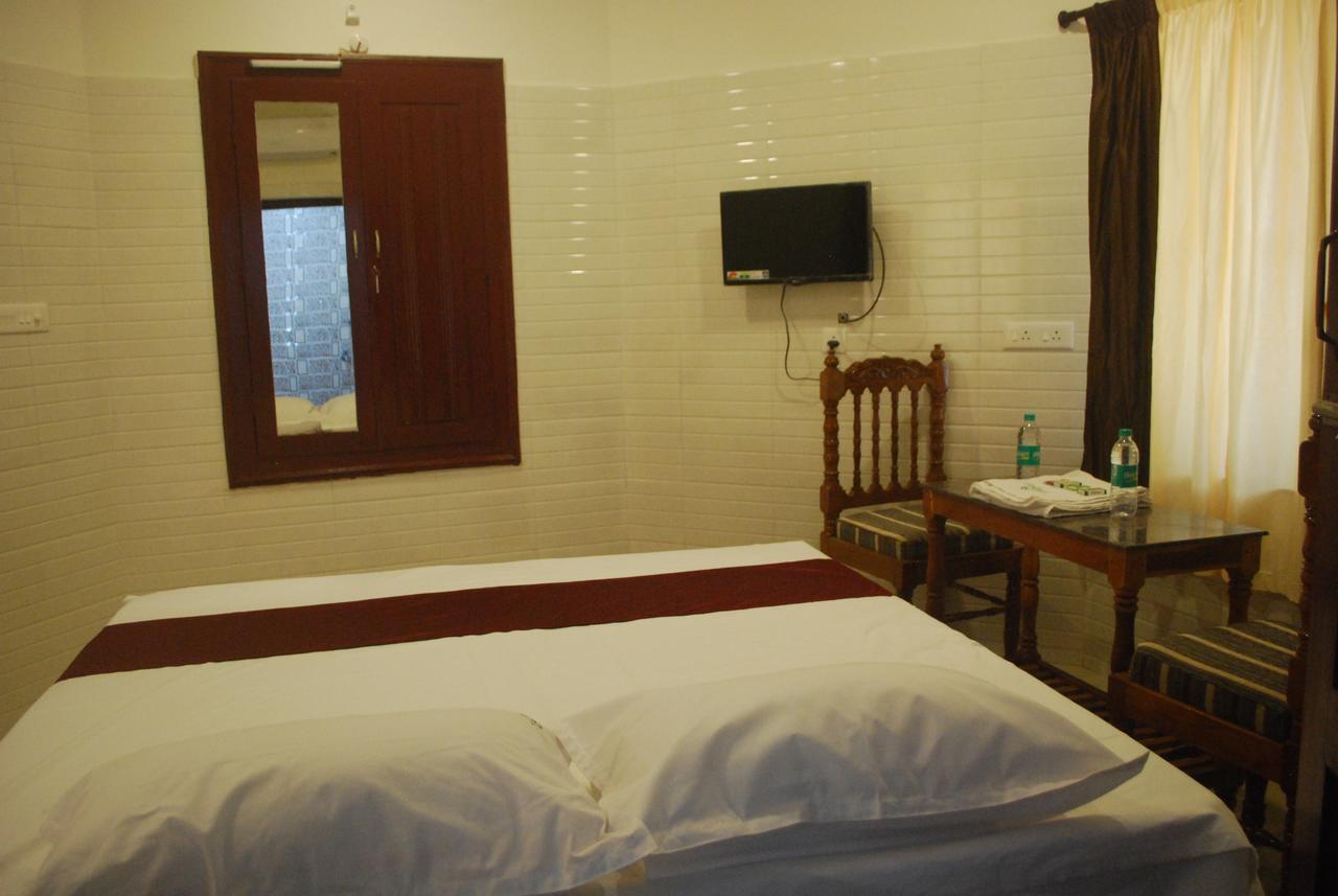 Hotel Jebasakthy Канякумари Екстериор снимка