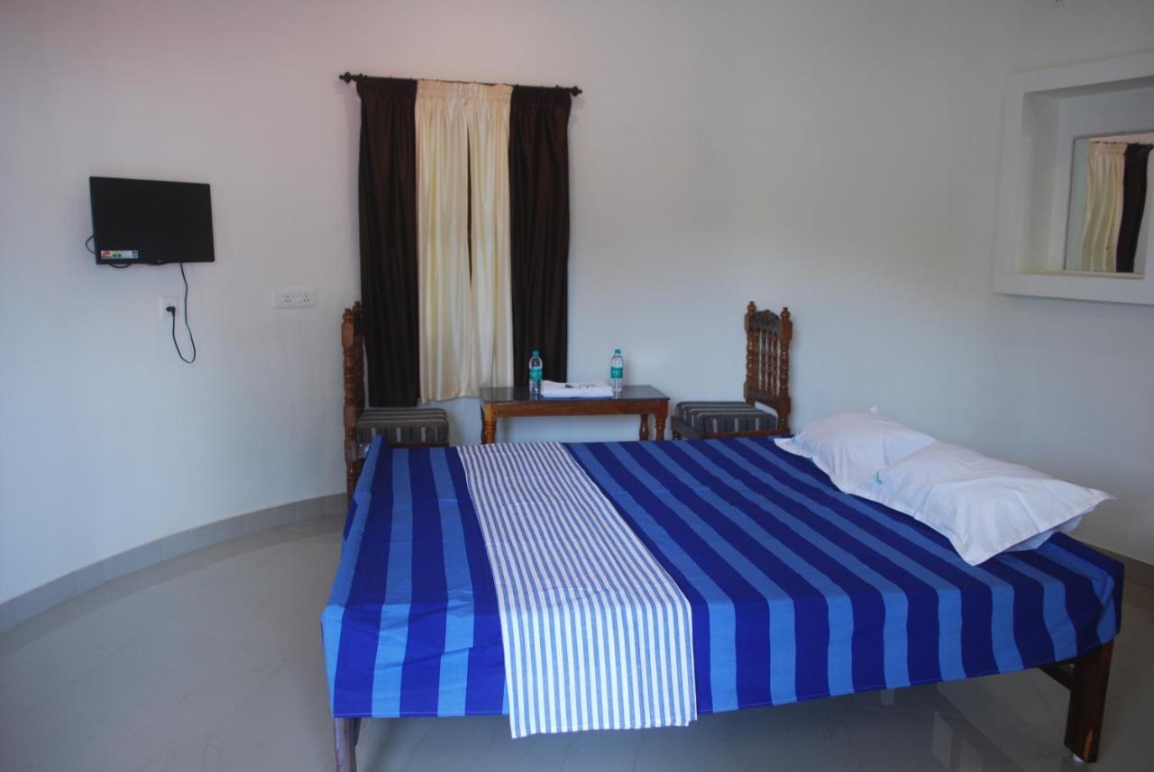 Hotel Jebasakthy Канякумари Екстериор снимка