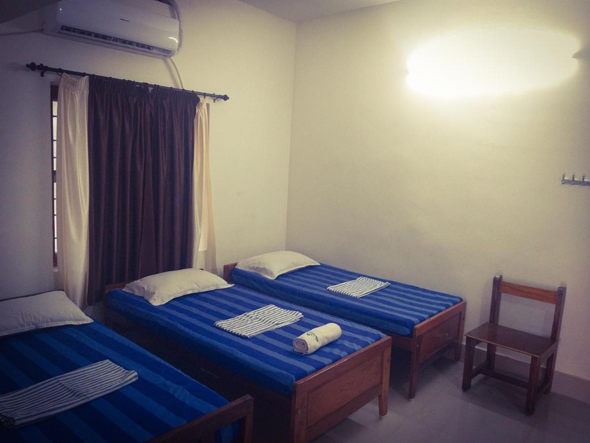 Hotel Jebasakthy Канякумари Екстериор снимка