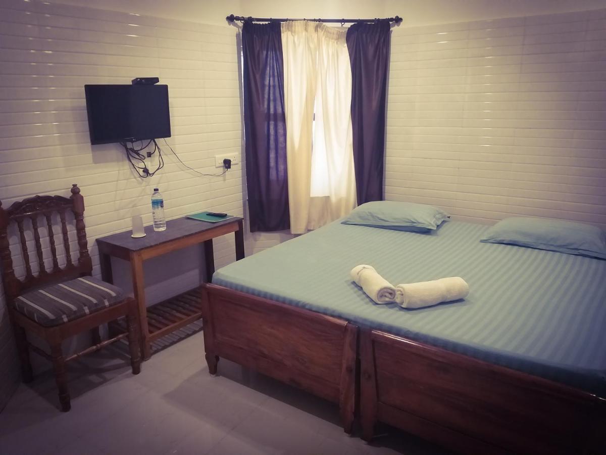 Hotel Jebasakthy Канякумари Екстериор снимка
